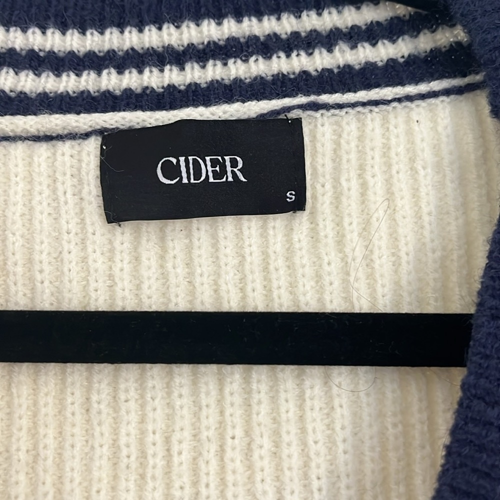 Cider CONTRASTING V-NECK GRAPHIC CARDIGAN - Picture 3 of 4